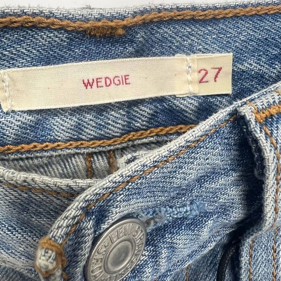 Levi's Wedgie Fit Ankle Jeans in Collateral Damage - Light Wash Size 27 NWT - Picture 13 of 14